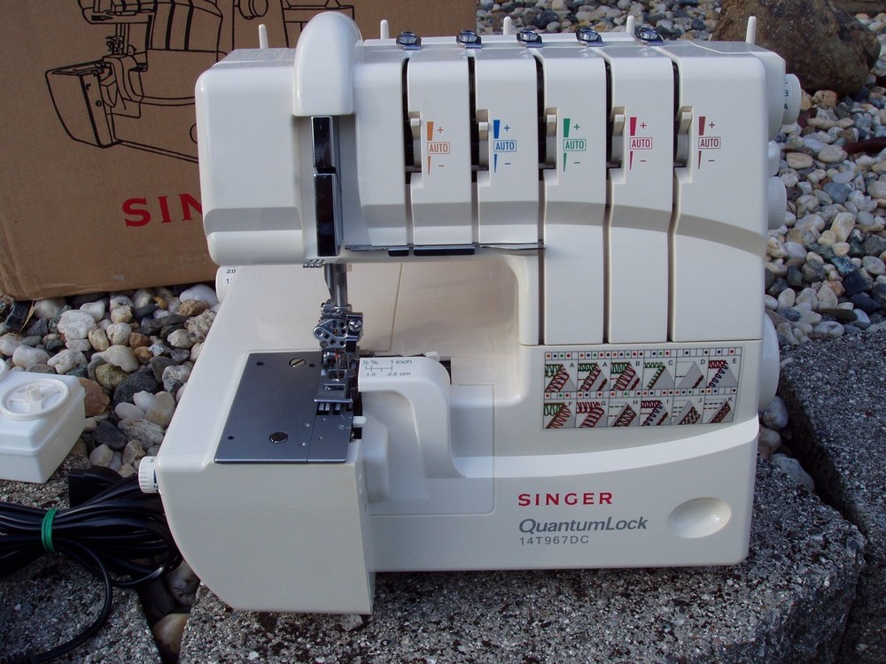 SINGER QUANTUM LOCK 14T967DC 5-THREAD OVERLOACK SERGER SEWING MACHINE EXCELLENT