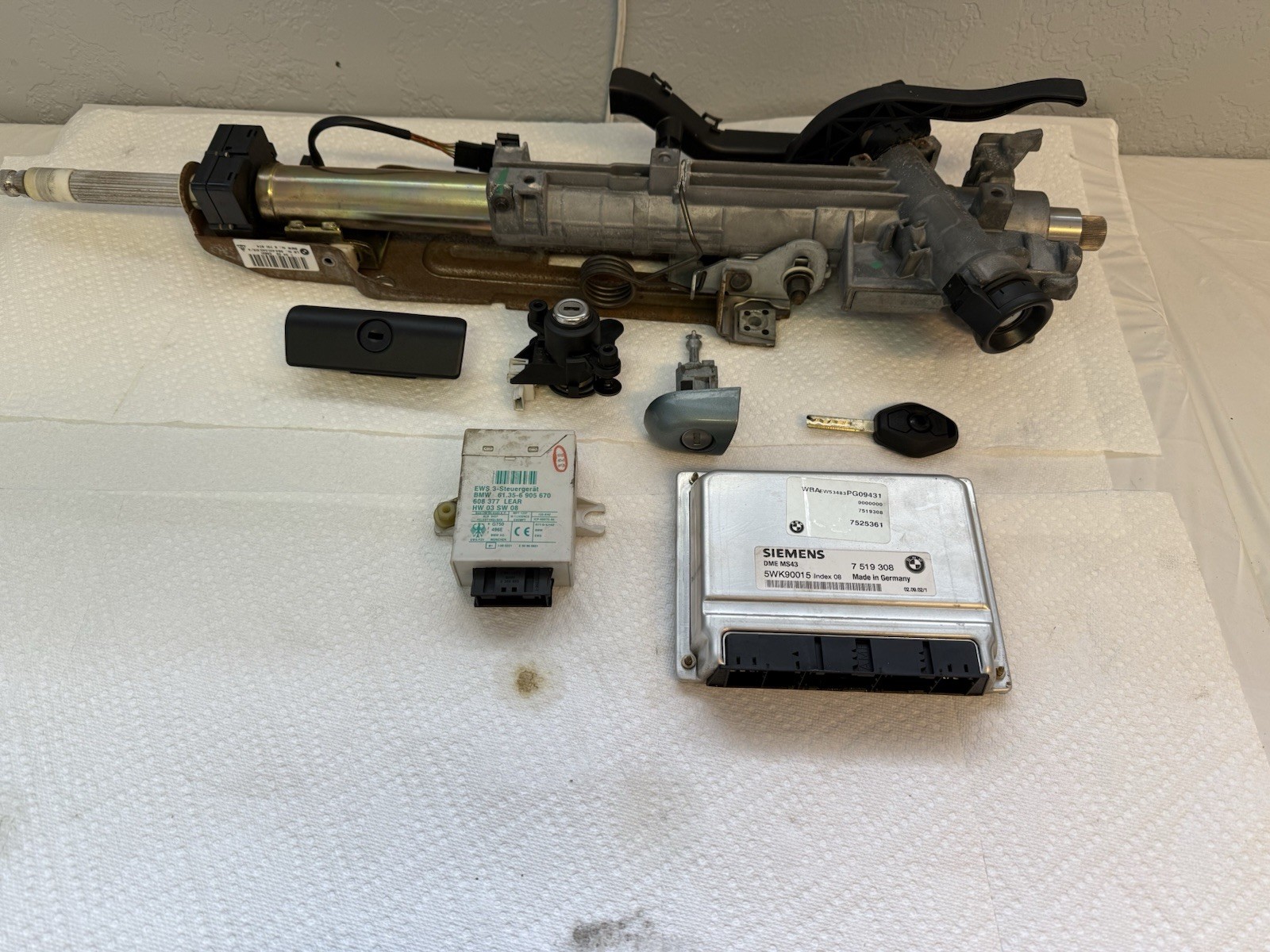 01-05 BMW 330XI E46 - ECU DME / EWS3 Theft Locking Module / LOCK Cylinder W/ KEY