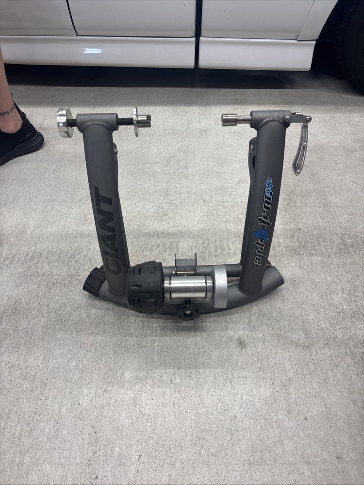GIANT CYLCOTRON BICYCLE TRAINER