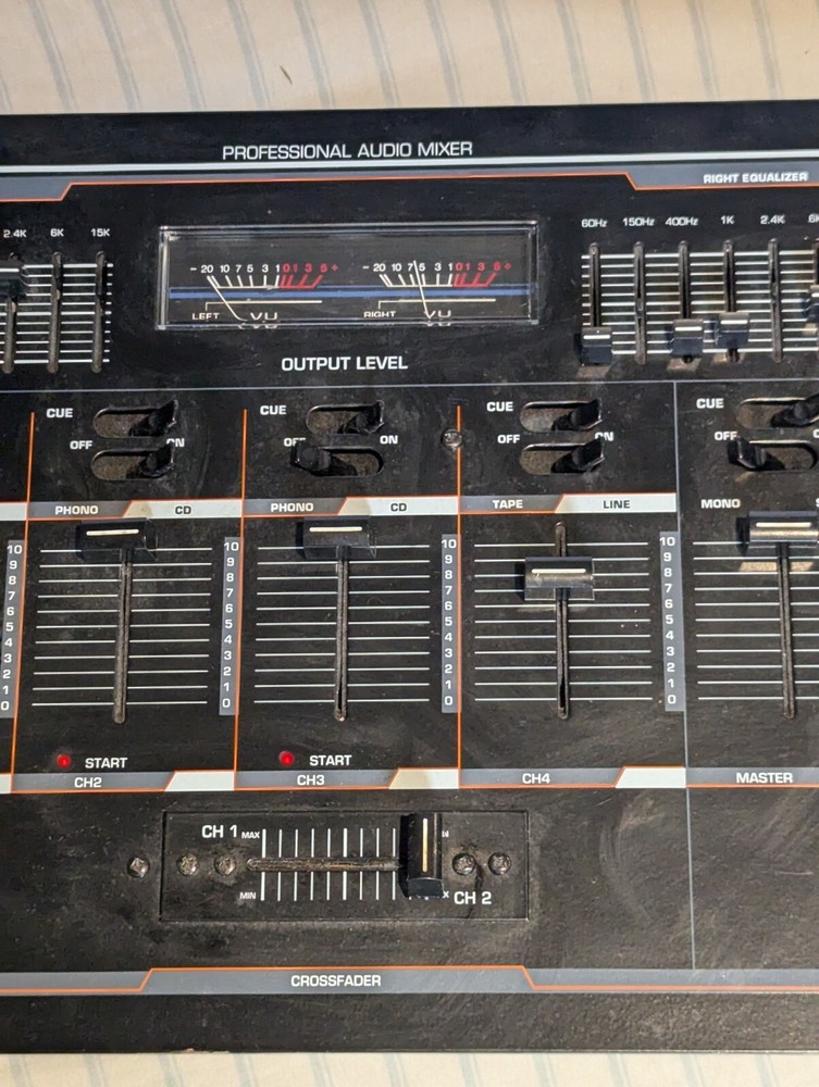 DJ Lineartech Professional Mixer E-320 Equalizer Talk over 4CH 3Phono One Speak