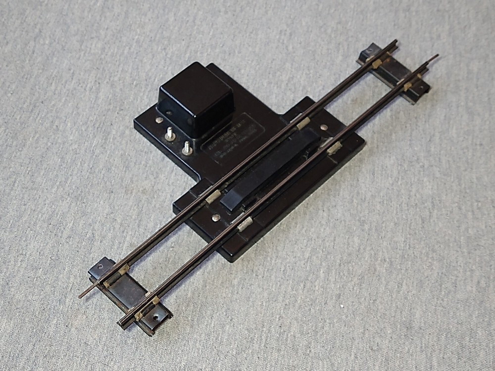 Am. Flyer S Operating Remote Control Automatic Uncoupler Track w/ Control Button