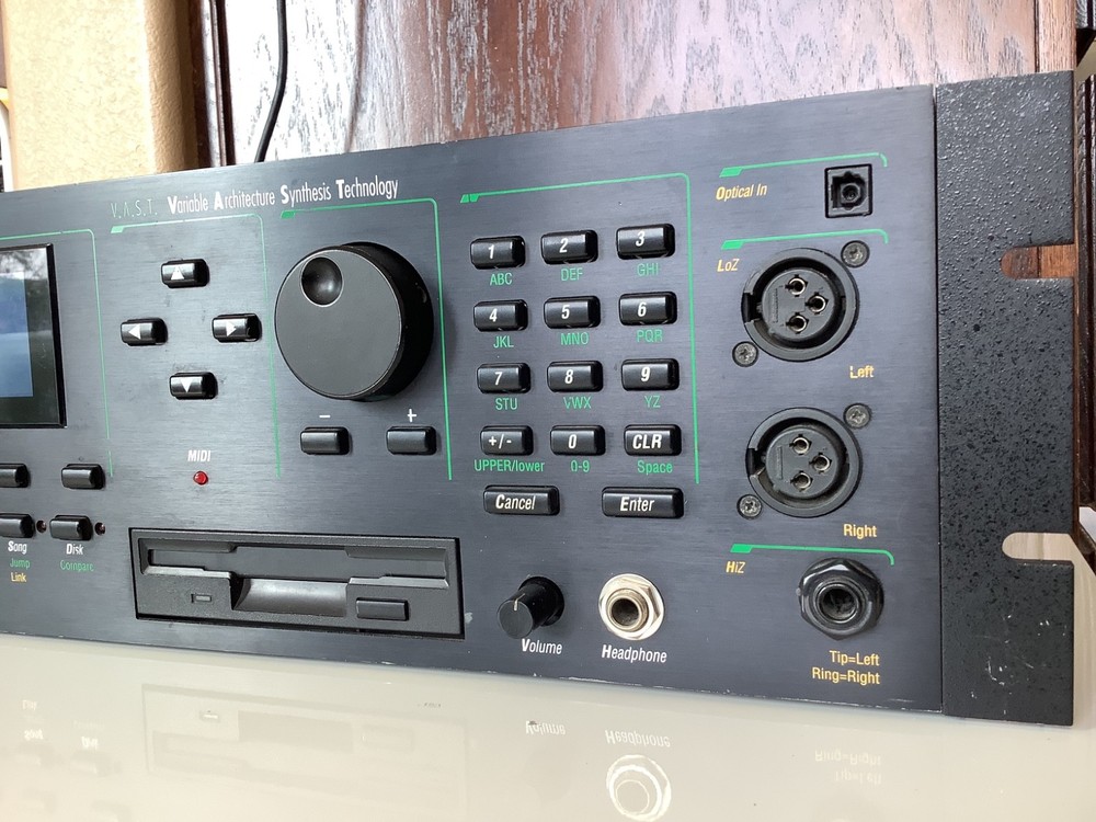 Kurzweil K2500RS VAST Variable Architecture Synthesis Technology