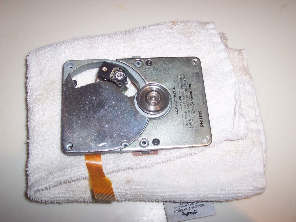 CDM 4 PLAYER LEFT FROM PREVIOUS OPERATOR AS IS
