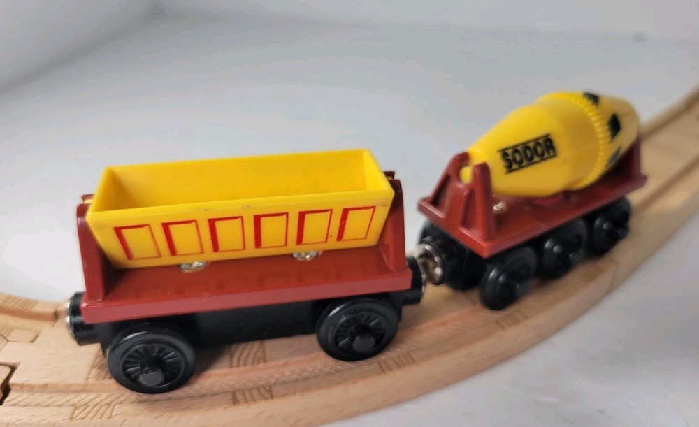 Thomas & Friends Wooden Railway Rusty Dumper Cement Mixer Train Tank Engine