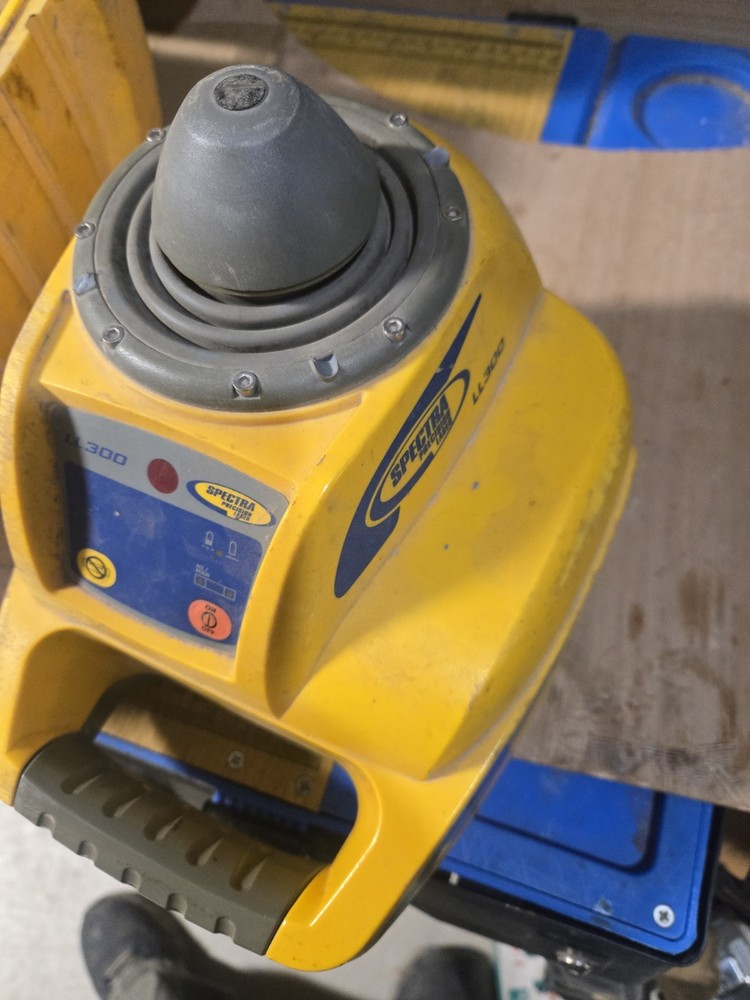 Spectra Precision LL300N Self-Leveling Laser with damage