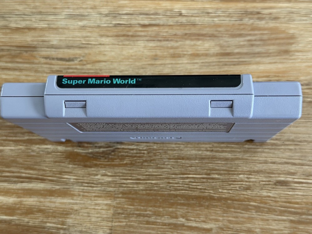 PRISTINE SNS-001 Console w/ Super Mario World & Manual + Controller & Cords