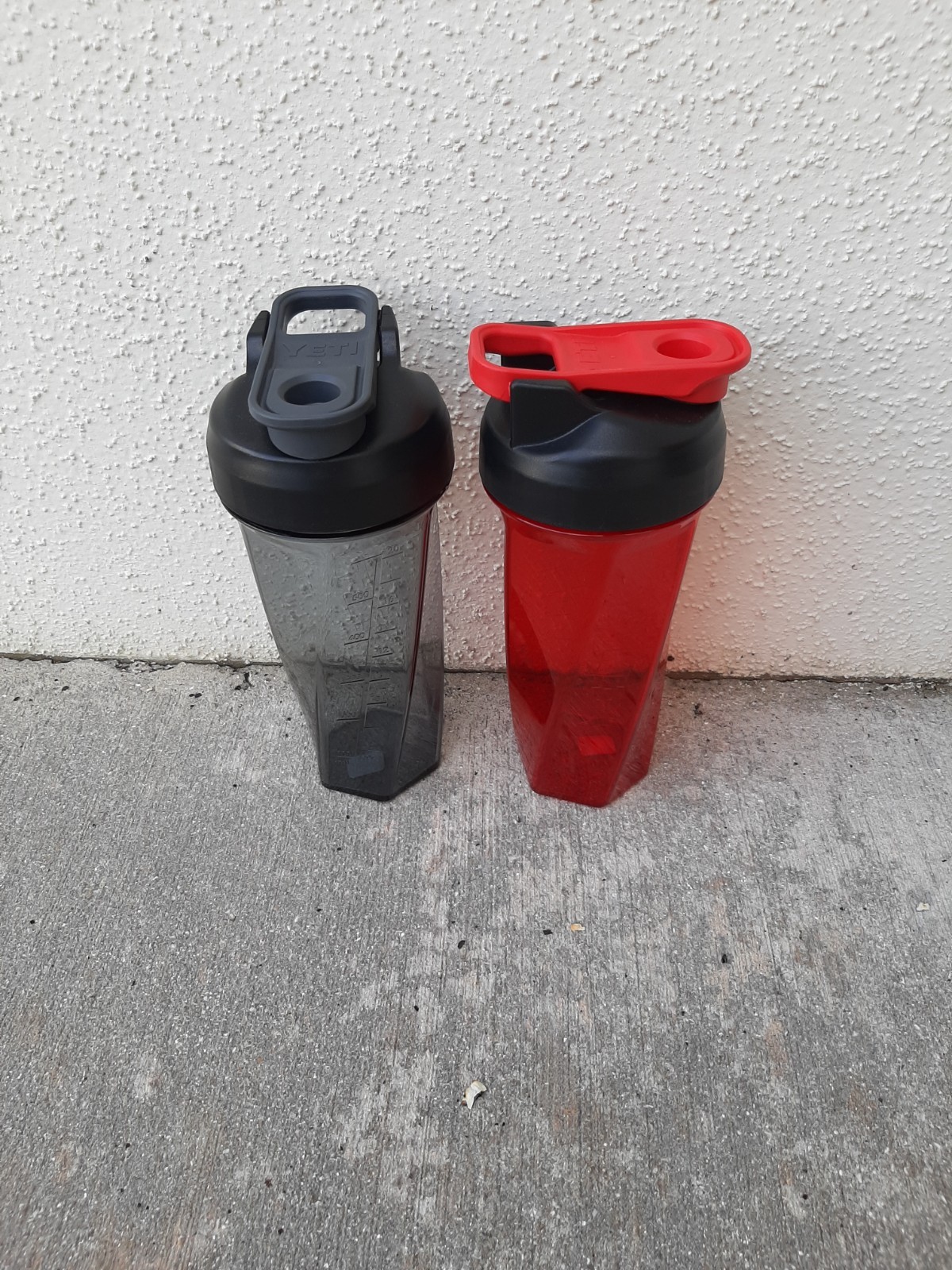 Yeti Yonder Shaker 27oz Bottle Two in Box