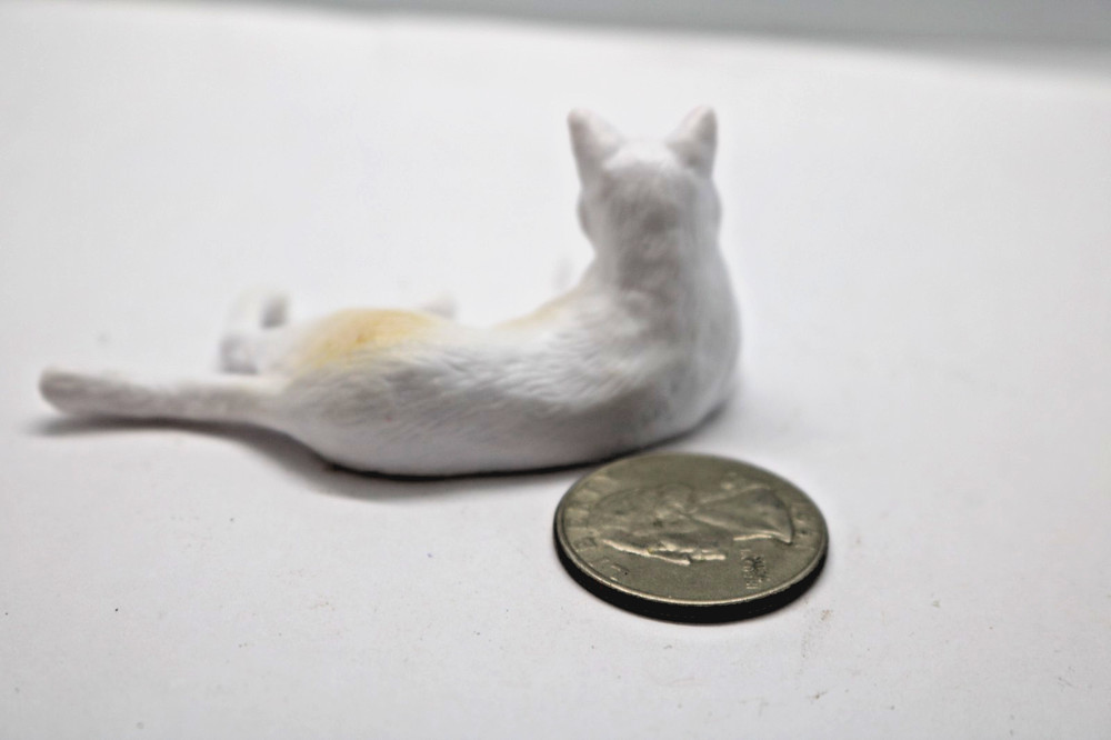 MOJO white cat lying down 2018 pvs figure