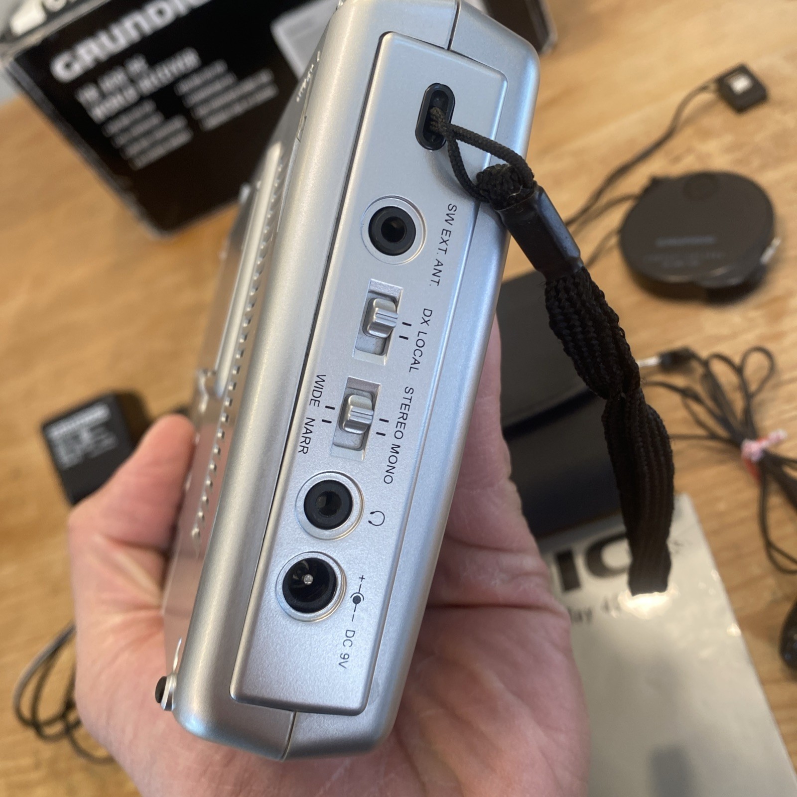 Grundig YB 400 PE World Receiver Radio w Box Case Manual AC Adapter Works