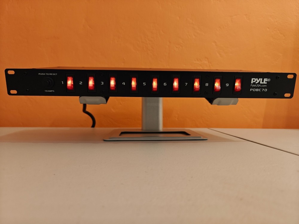 Pyle PDU (PDBC70) – 9-Outlet Power Distribution Unit - Rack Mountable