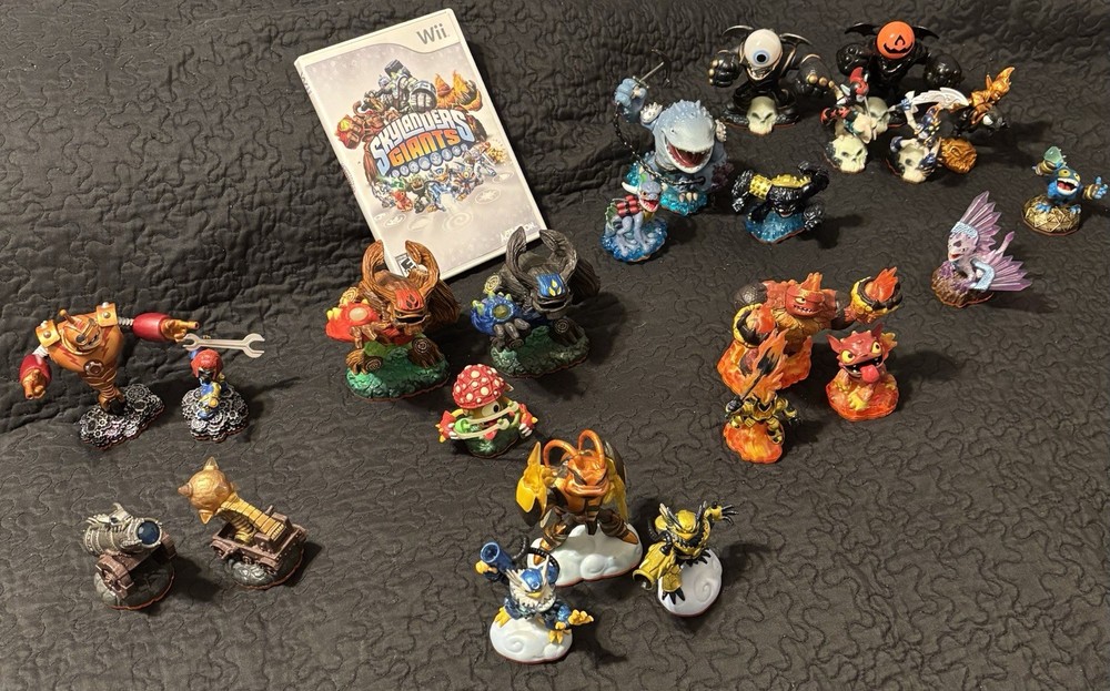 SKYLANDERS GIANTS FIGURES AND GAME!!! (sold individually)