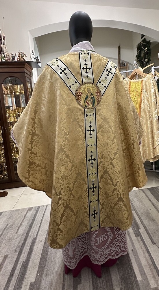GOLD VESTMENT CHASUBLE & STOLE