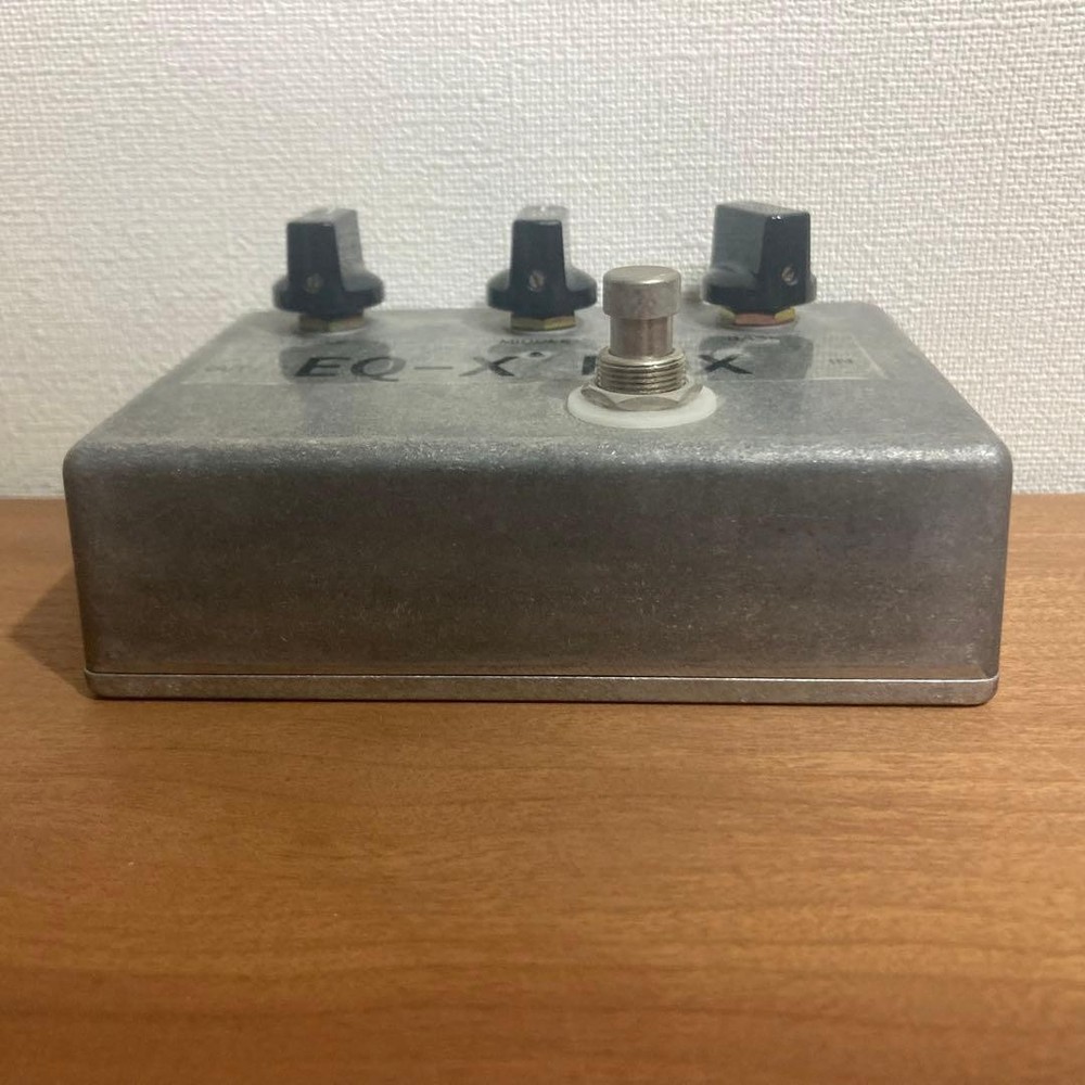 Electric bass pre equalizer