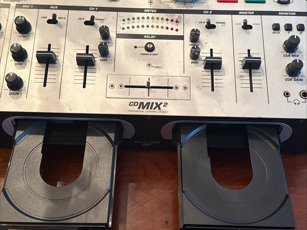 NUMARK CDMIX2 Professional DJ CD Mixing Console - Tested