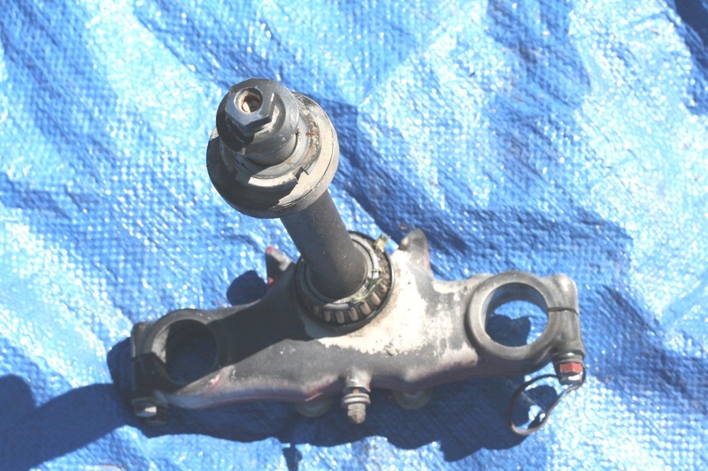 1981 SUZUKI DR 500 OEM  BOTTOM TRIPLE
