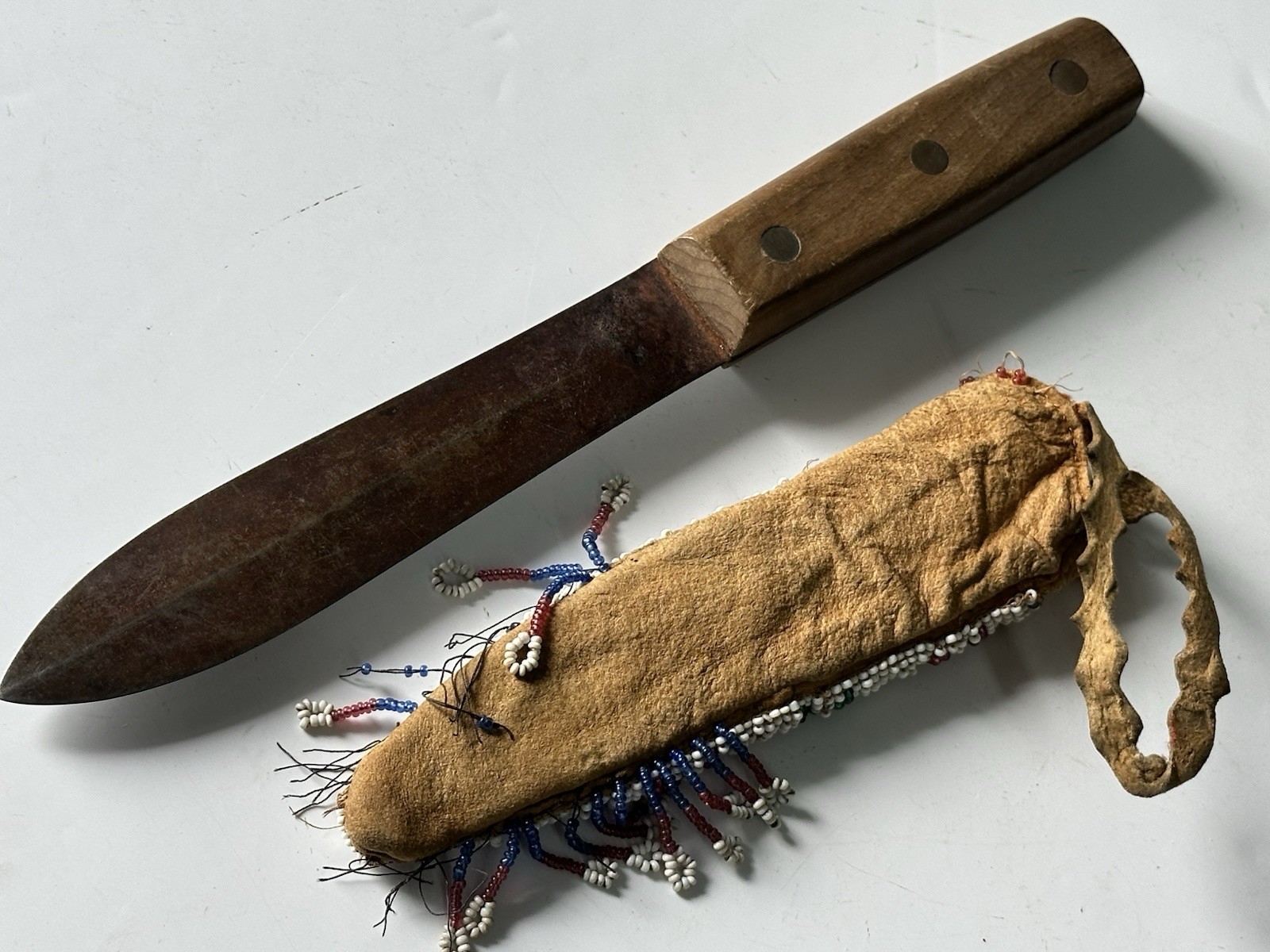 AMAZING NATIVE AMERICAN PLAINS INDIAN HISTORIC BEADED KNIFE SHEATH, HISTORICAL