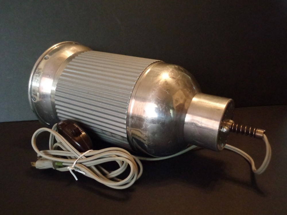 VINTAGE ALUMINUM PHOTOGRAPHY STUDIO STAGE LIGHT