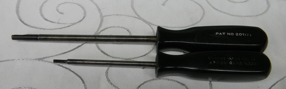 SNAP-ON 2PC BLACK HARD HANDLE CLUTCH HEAD SCREWDRIVER SET