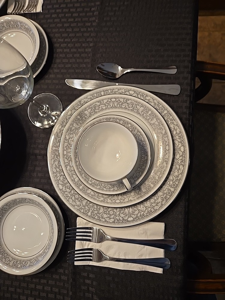 Noritake Naple 6975 12 place setting