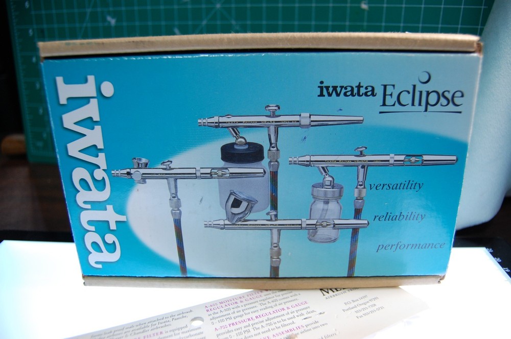 Iwata HP-BS Eclipse Airbrush - Small Gravity Feed + Air Hose - Silver