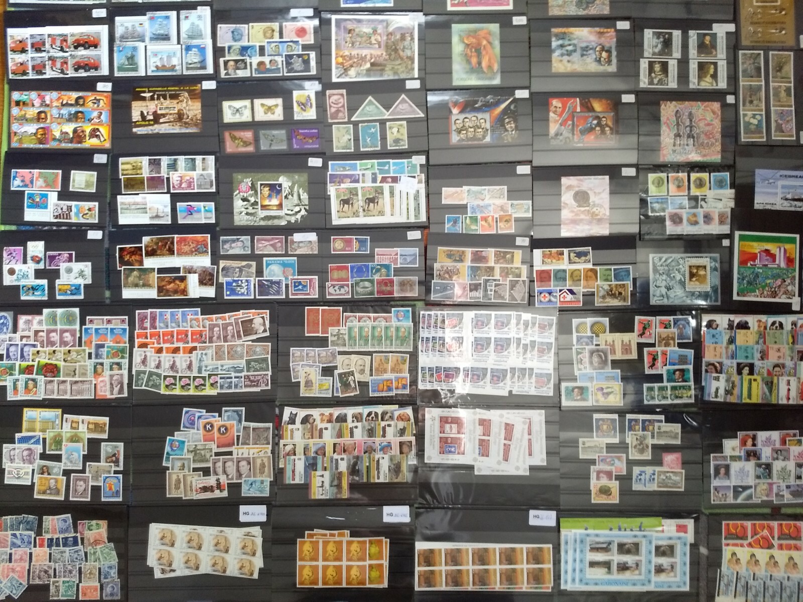 Worldwide Stamp Assortment Used & Mint - 500 Different 70 Countries in Full Sets
