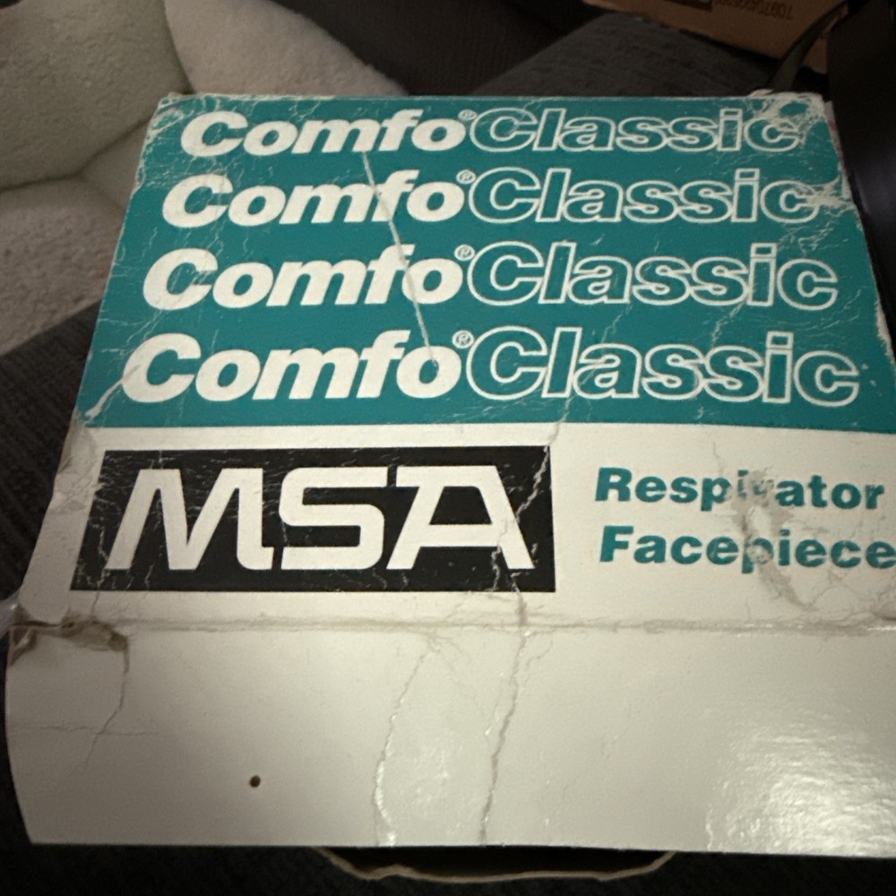 MSA Comfo Classic 808072 Softfeel Silicone Half Mask, Small. Damaged Box