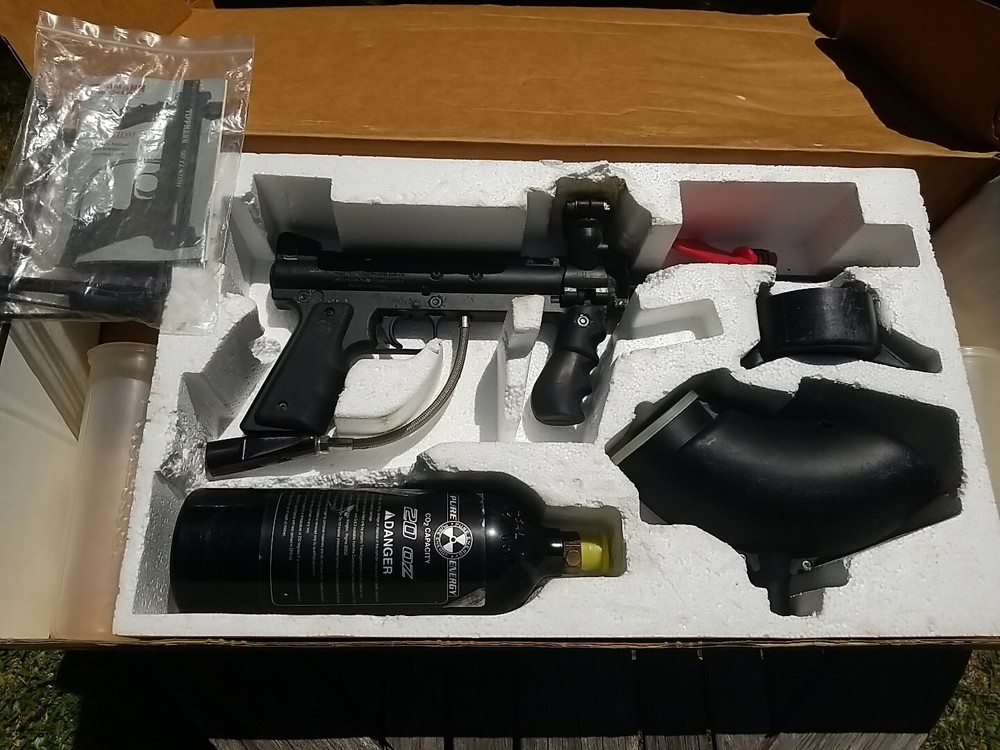 Tippmann 98 Custom Paintball Gun & Kit