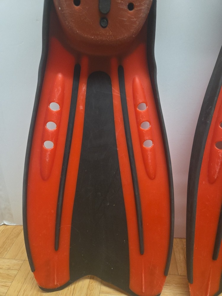 Aeris Mako Adjustable Strap Fins - Red/Black - Small