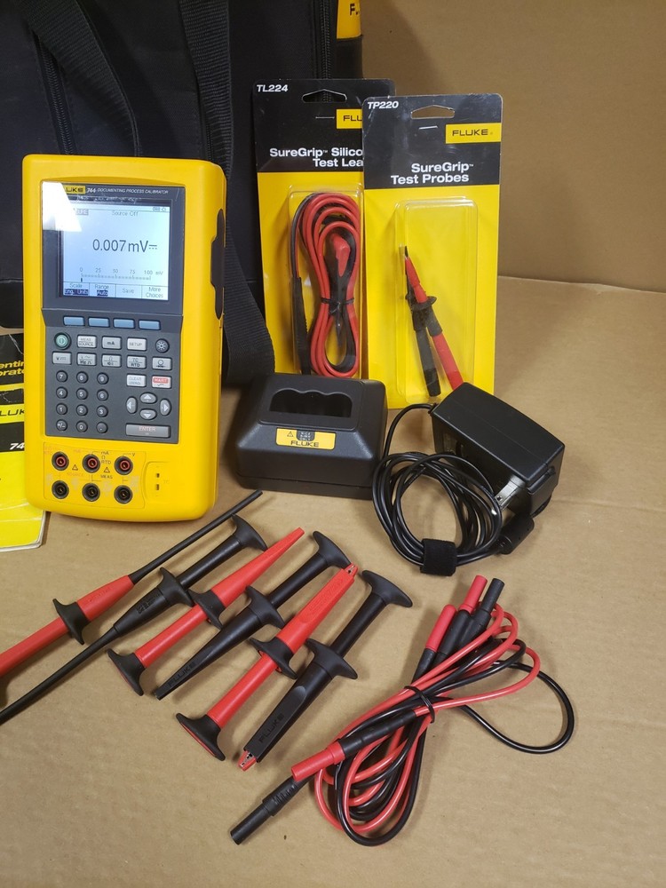 Fluke 744 Documenting Process Calibrator With Accessories. Read Desc.