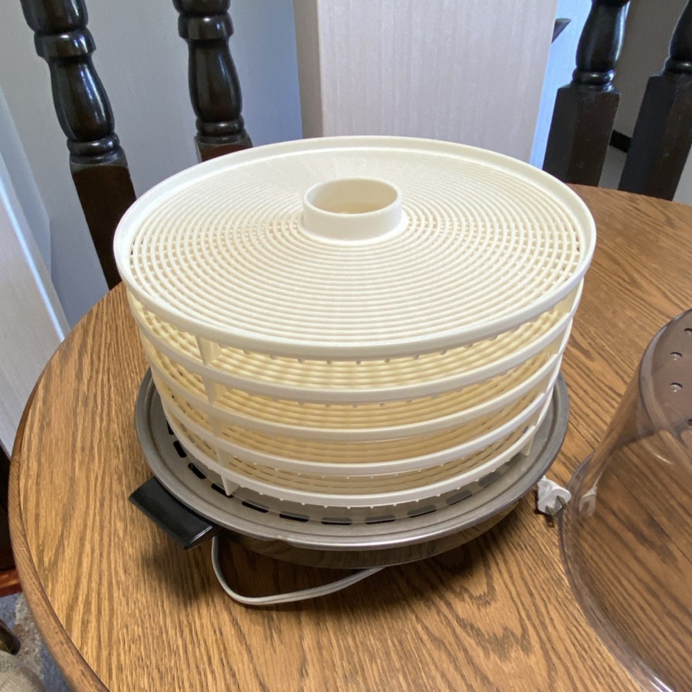 Waring Food Dehydrator 5 plastic Trays