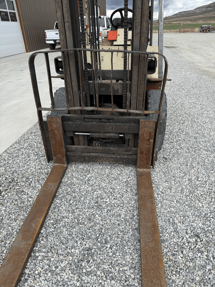 NISSAN 80 FORKLIFT
