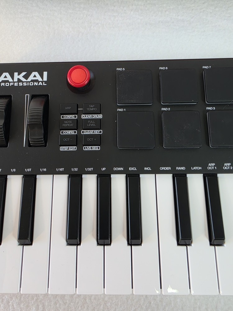 🟥🟥 Akai MPK Mini Plus 37-Key USB Midi Keyboard Controller Plus LLTGEM Case