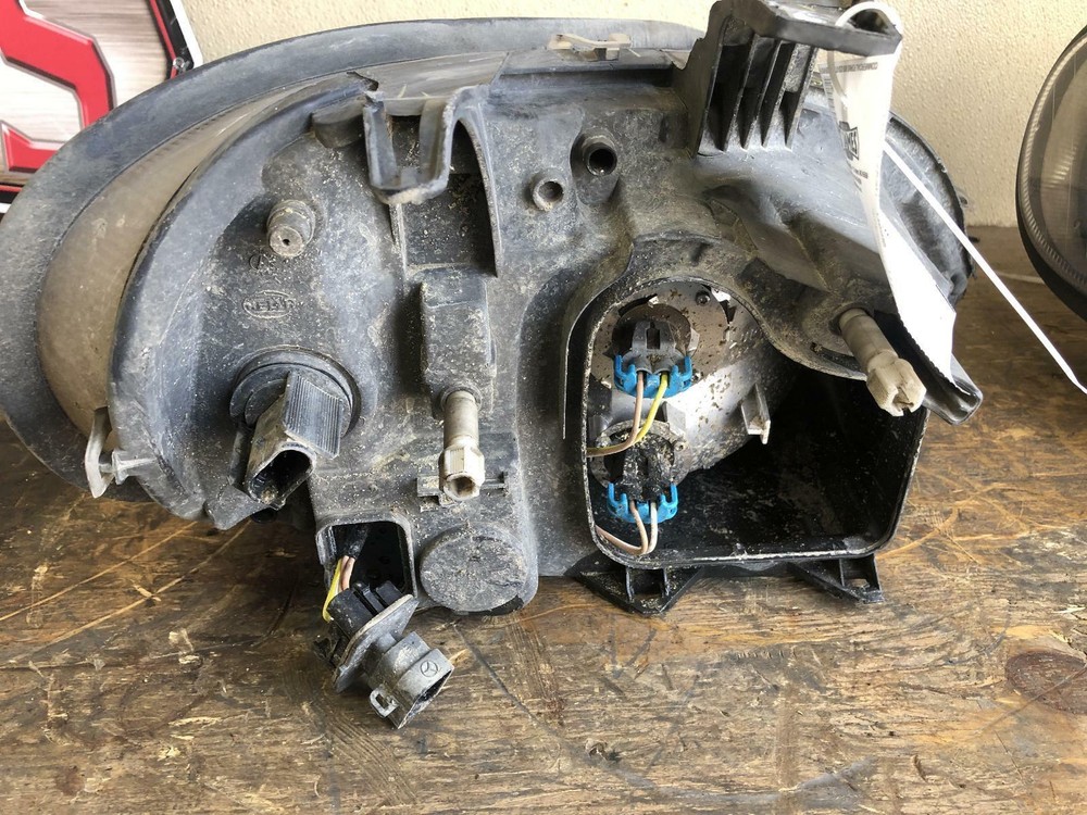 2016 FREIGHT LINER DRIVERSLEFT HEADLIGHT