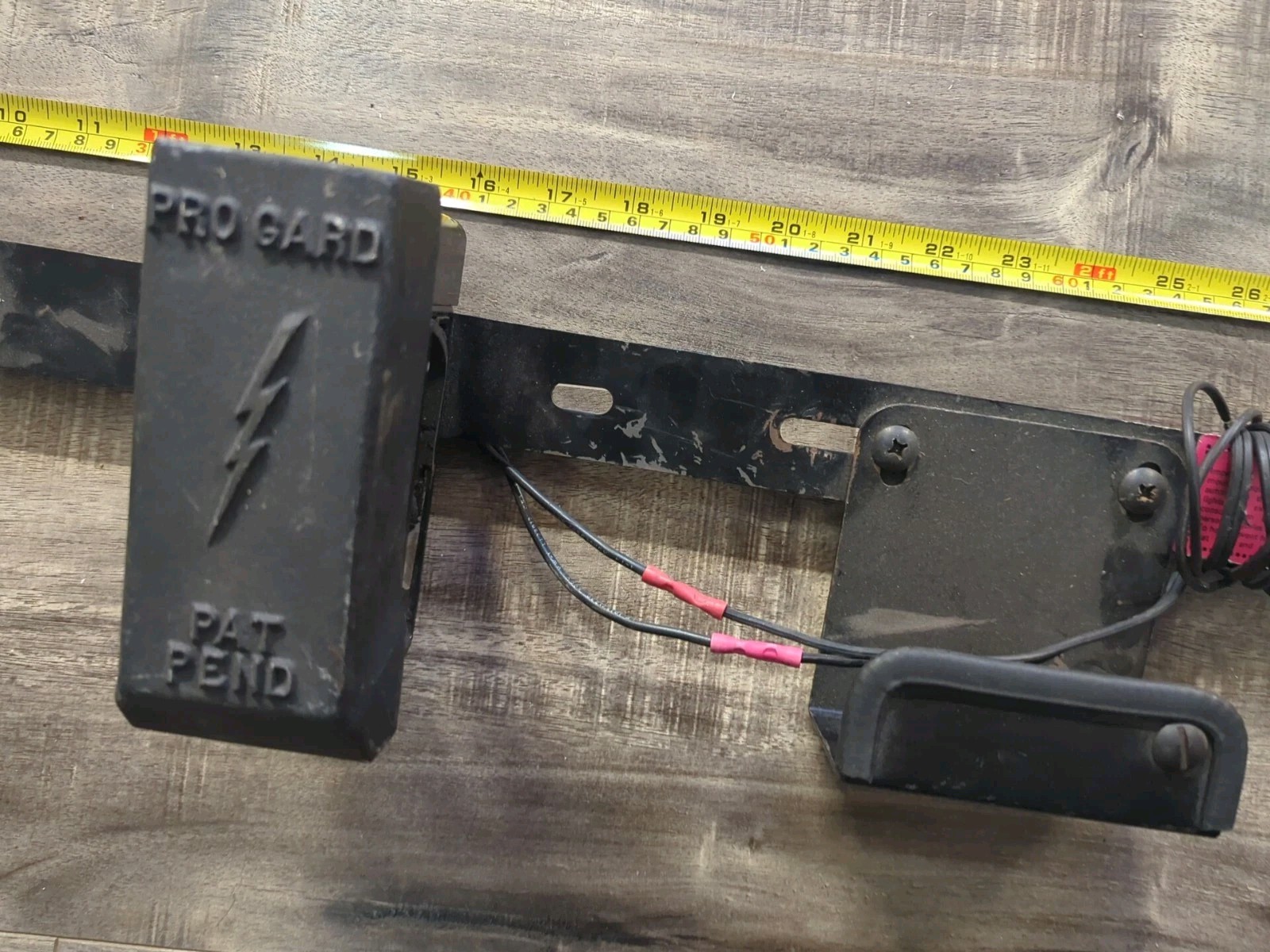 33" PRO GARD Gun Lock Single Weapon Holder Motorcycle Gun Rack Mount w/ NO KEYS