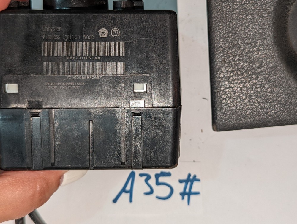 P68210151AB Chrysler / Dodge / Jeep WIRELESS IGNITION SWITC NODE RECEIVER *OEM*