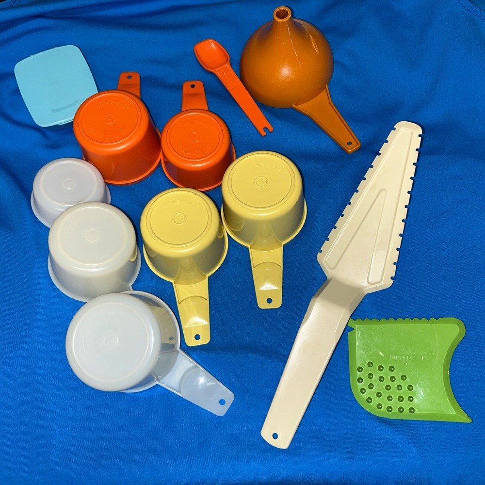 Tupperware Lot 12 Pieces
