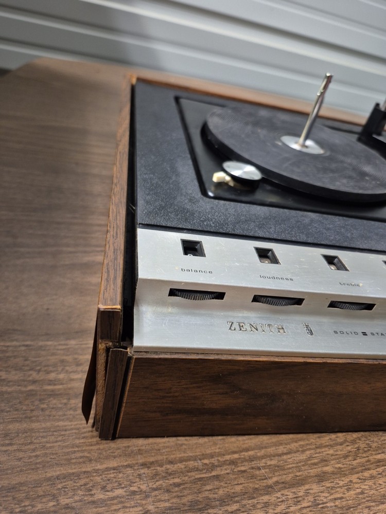 Zenith Compact Stereo System Am/fm Record Player D583 Read Description