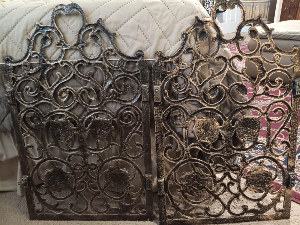 Vntg Cast Iron Fireplace Screen Panels