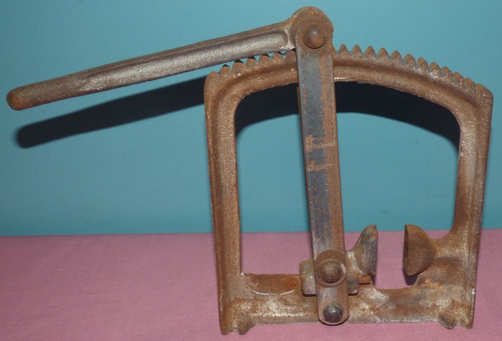 Vintage C.E Potter Cast Iron Nut Cracker Sapulpa Oklahoma Nutcracker