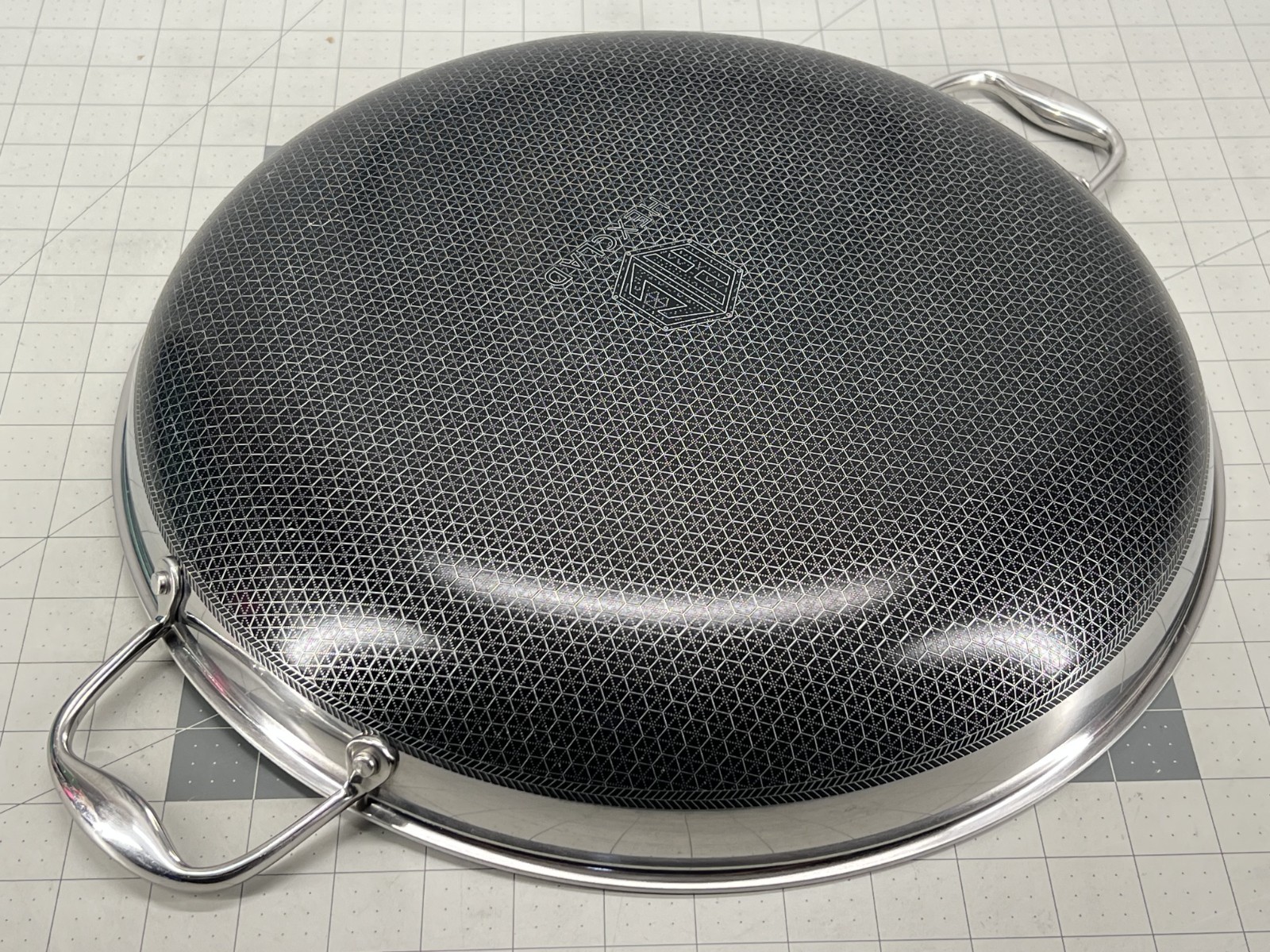 HexClad Hybrid Nonstick 14" Frying Pan, No Lid - Used