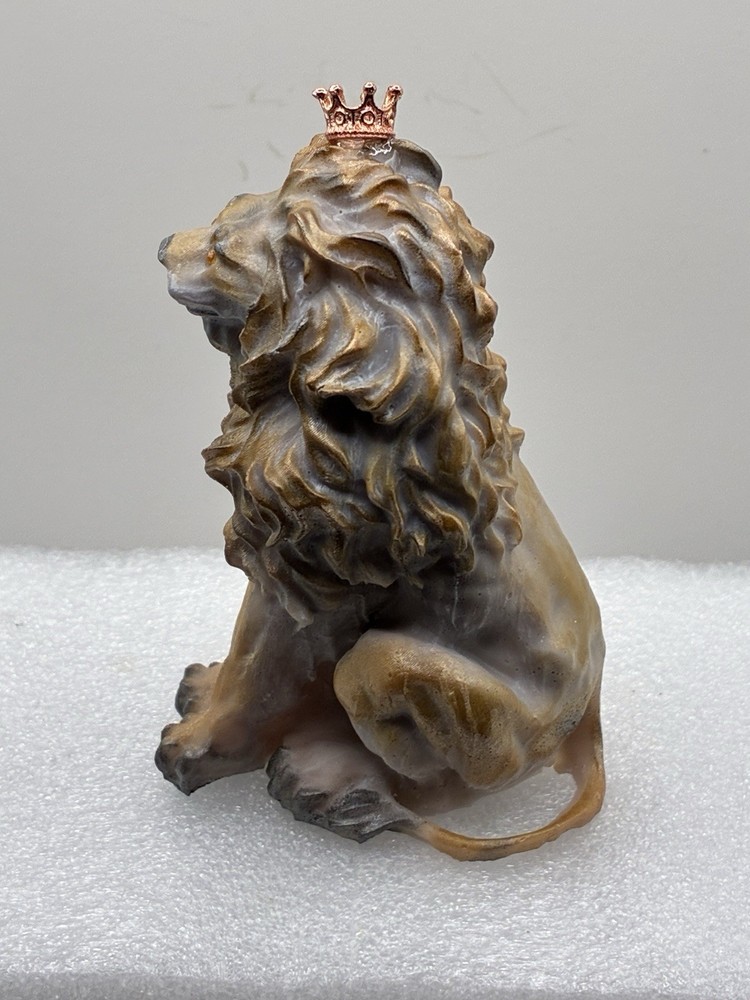 Crowned Lion With Diamond Eyes