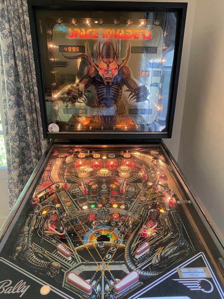 1980 BALLY SPACE INVADERS PINBALL MACHINE