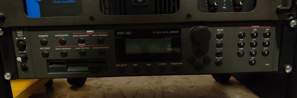 E-MU SYSTEMS ES2-32 32 VOICE DIGITAL SAMPLER