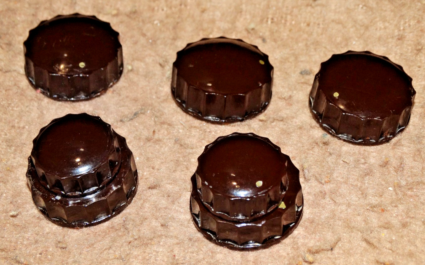 ZENITH High Fidelity Model #61 6 Piece Brown Fluted Knob set Very Good Condition