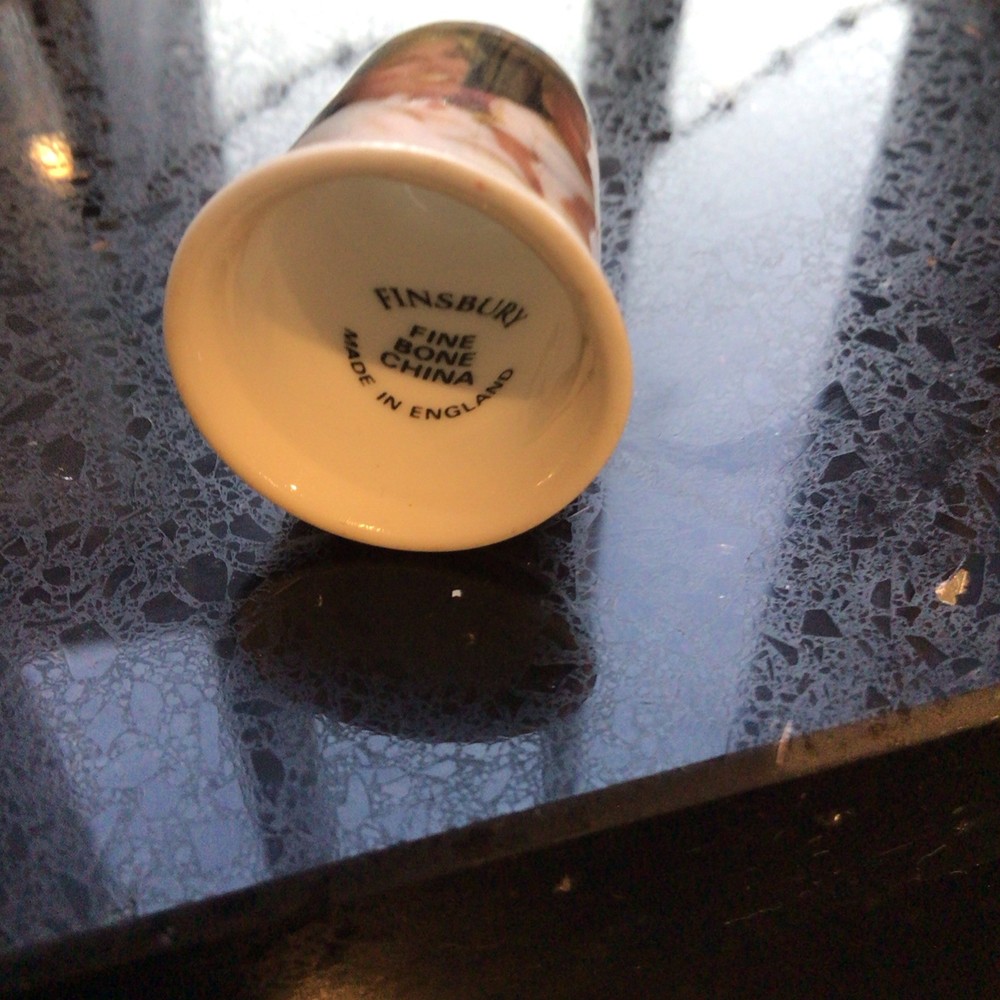 Vintage Thimble displayer￼case