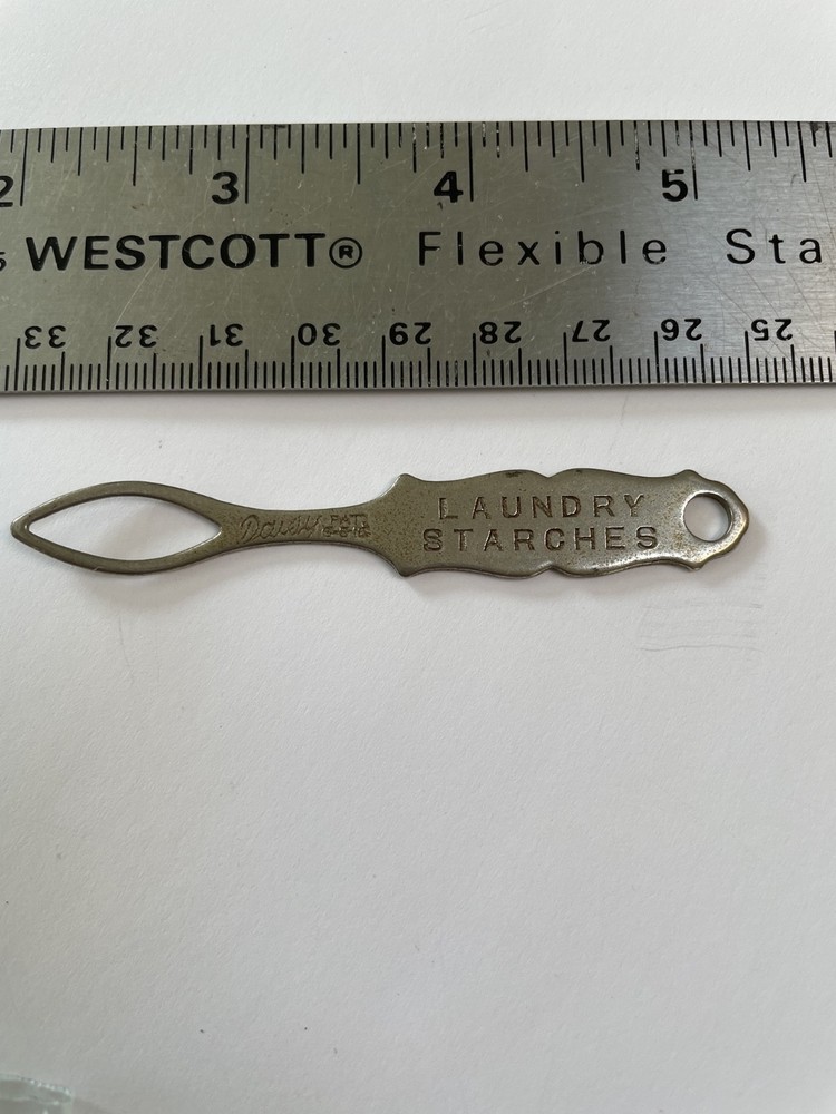 Vintage Daisy Laundry Starghes Button Puller