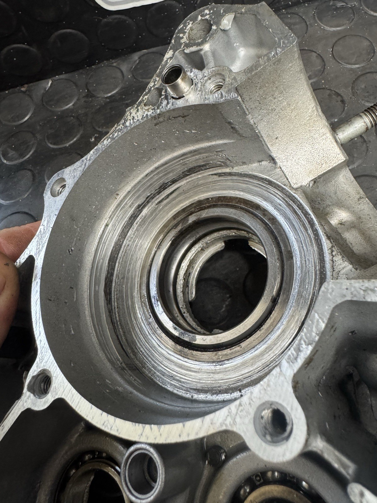 01 02 03 04 05 Kawasaki KX85 KX100 GENUINE OEM CRANKCASE SET L & R CASES