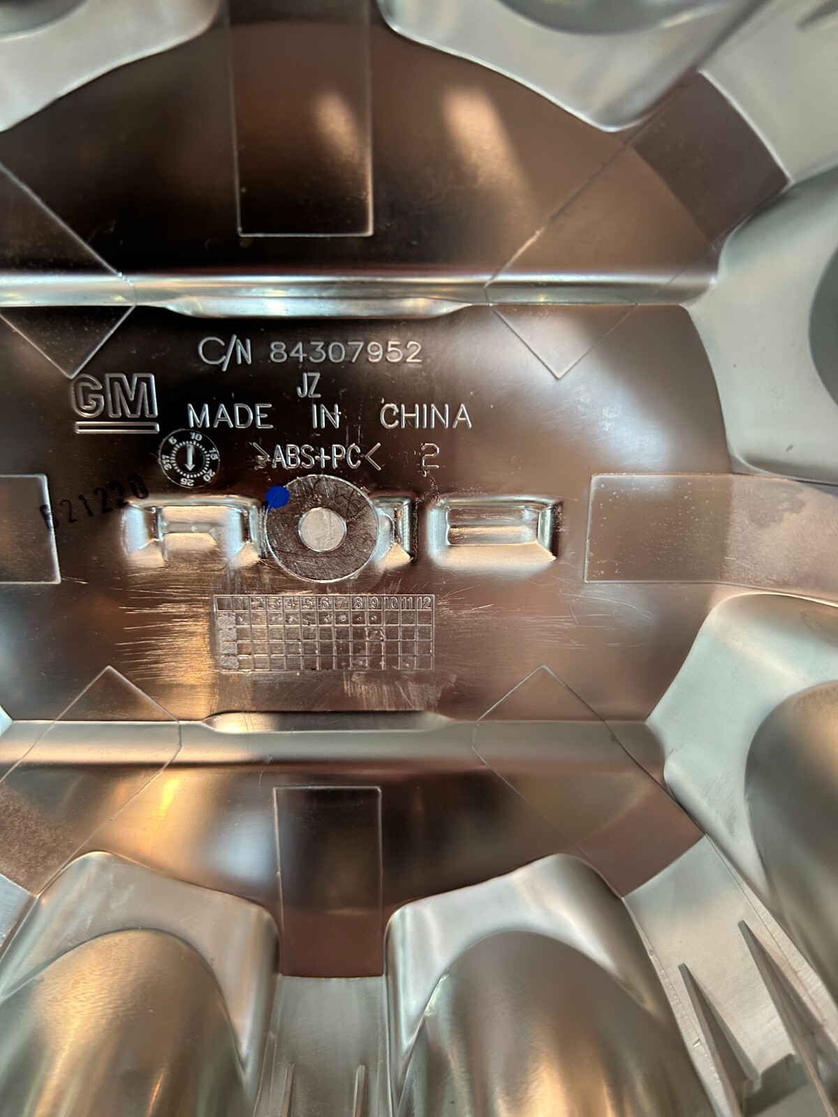 2021-2024 GMC Sierra Denali 2500 3500 HD Chrome Center Cap OEM 84307952