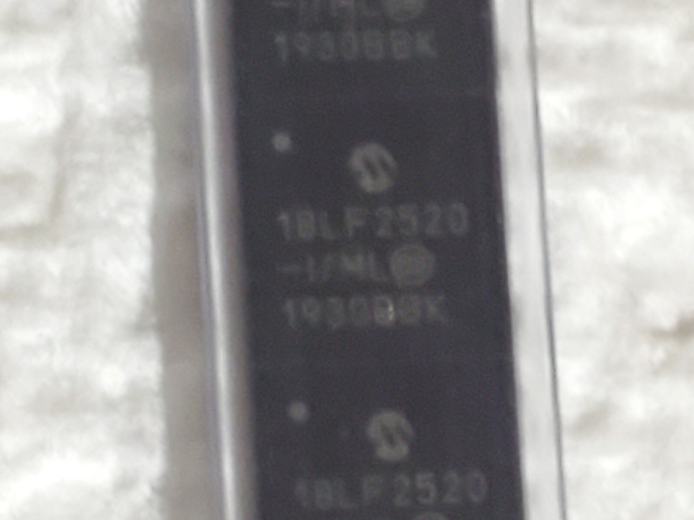 Microchip Tech PIC18LF2520-I/ML IC MCU