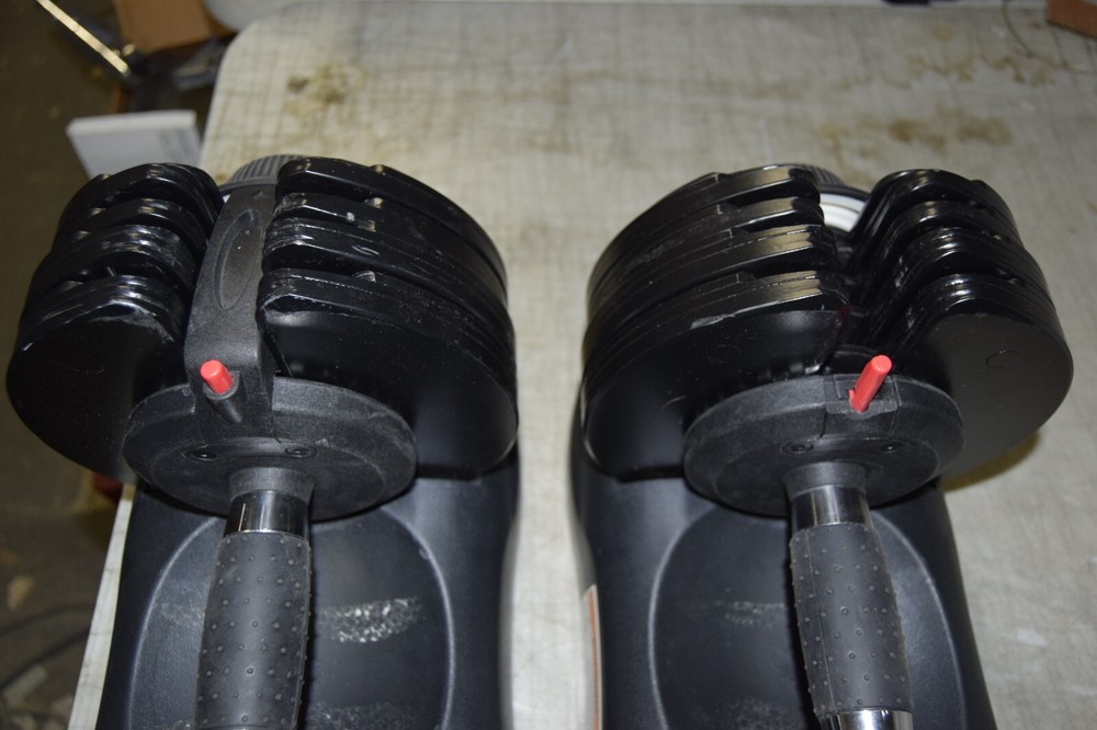 2 Ativafit Dialtech Elite 65 Lb Pound Adjustable Dumbbells with Bases **READ**